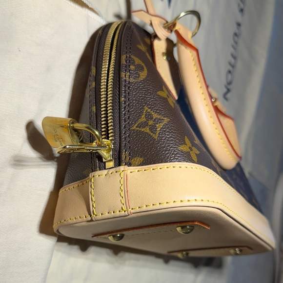 Louis Vuitton Monogram Canvas Alma BB - Picture 6 of 10